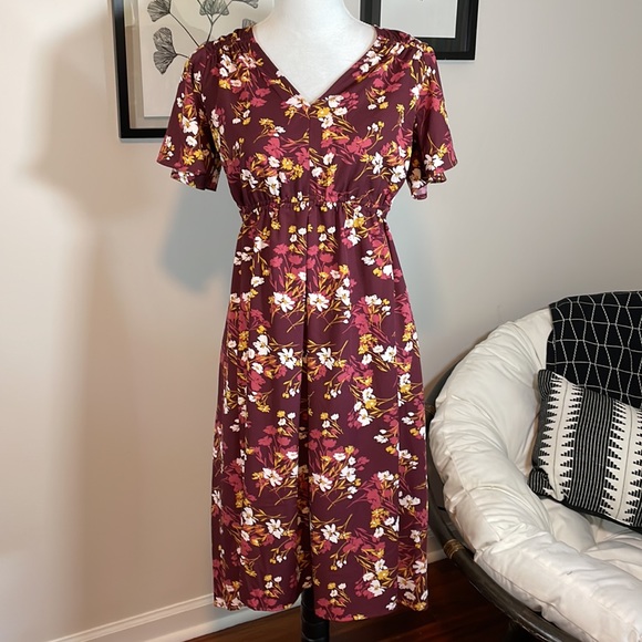 Isabel Maternity by Ingrid & Isabel Dresses & Skirts - NWOT Isabel floral maternity dress